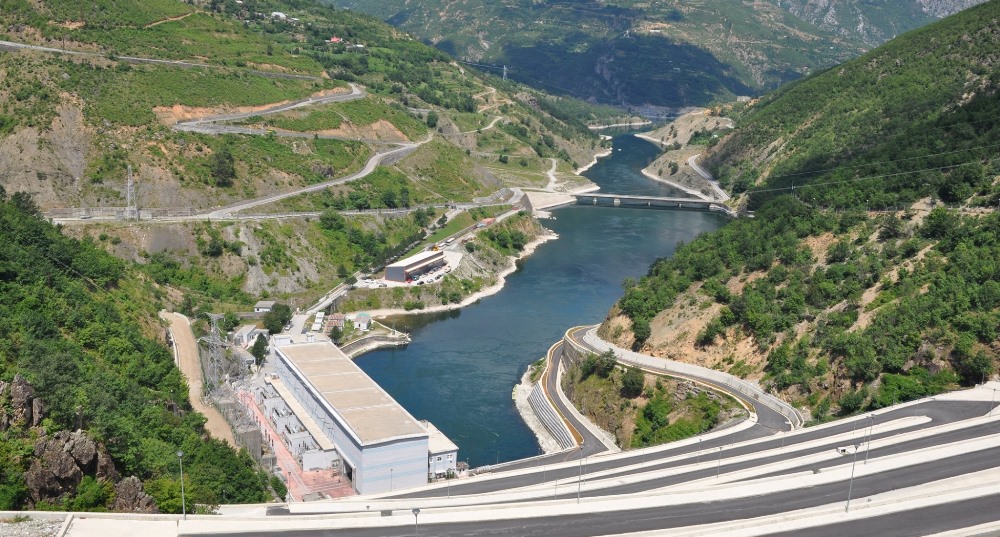 Reshjet e dendura, KESH hap portat e shkarkimit ne HEC-in e Fierzes